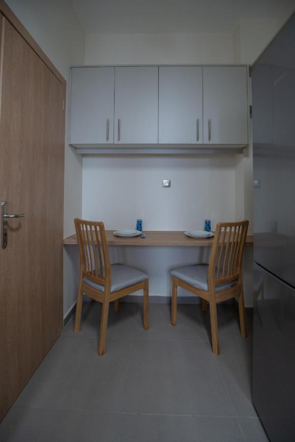 Max Blue Apartment, A Stay Like No Other Piräus Exterior foto