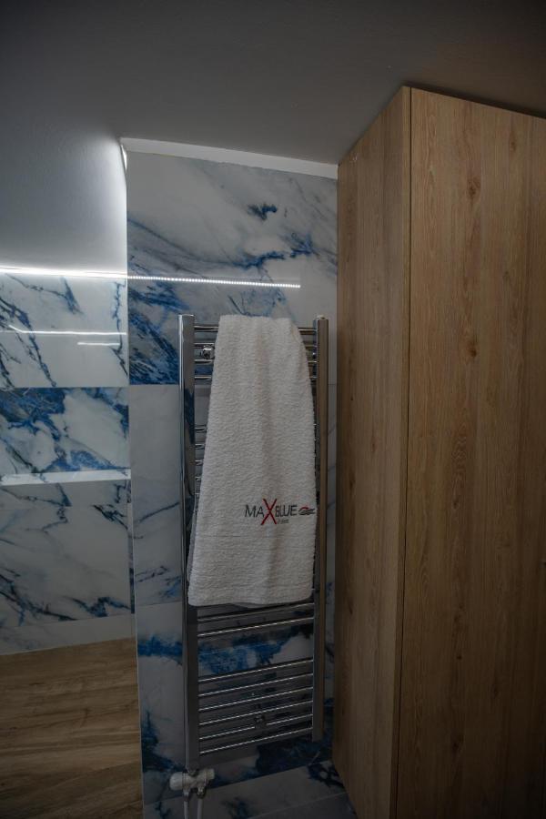 Max Blue Apartment, A Stay Like No Other Piräus Exterior foto